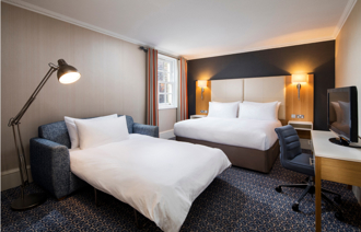 Oultonhall Roomsdeluxefamily Carousel Desktop 01