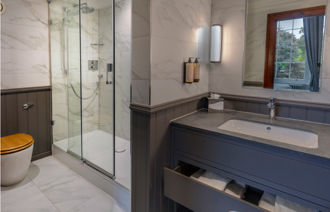 Oultonhall Roomskingsuite Carousel Desktop 02