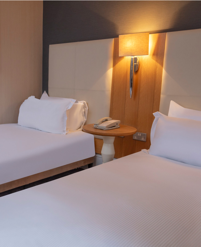 Oultonhall Roomsmaindeluxe Crosssell Desktop Accessible