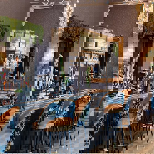 <p>CHAMPAGNE BAR</p>