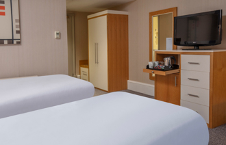 Oultonhall Roomsclassictwin Carousel Desktop 05