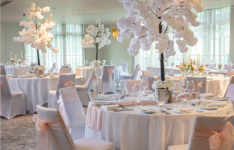 Oultonhall Weddingspacesclaretjugsuite Carousel Desktop 04