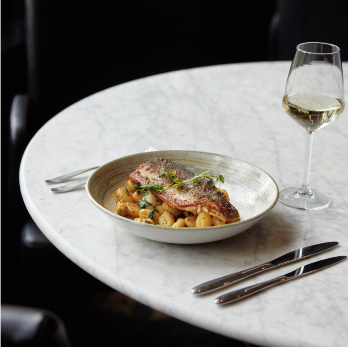 Oultonhall Maindining 5050 Desktop 1