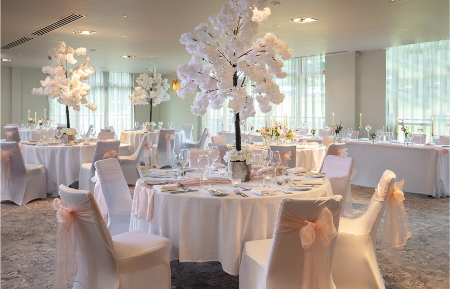 Oultonhall Weddingspacesclaretjugsuite Carousel Desktop 02