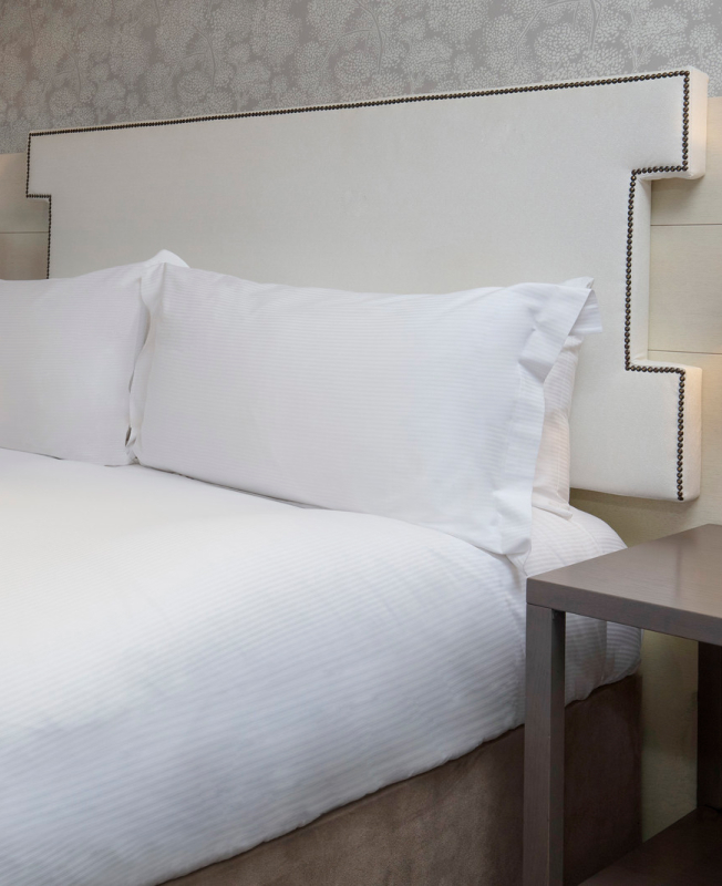 Oultonhall Roomsmainclassic Crosssell Desktop Deluxe