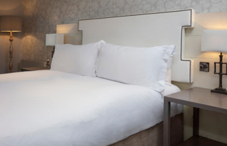 Oultonhall Roomsdeluxedouble Carousel Desktop 01