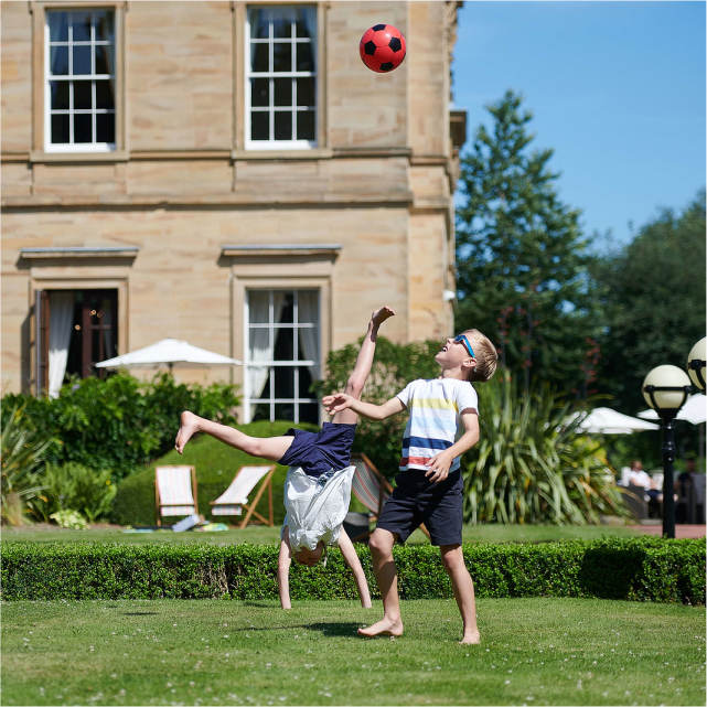 Oultonhall Easter 5050 Desktop 01 Family