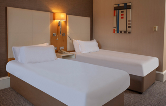 Oultonhall Roomsclassictwin Carousel Desktop 04