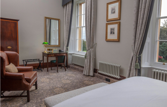 Oultonhall Roomskingsuite Carousel Desktop 04